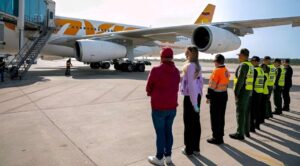 Llegan a Venezuela siete menores deportados desde EEUU junto a 230 migrantes más