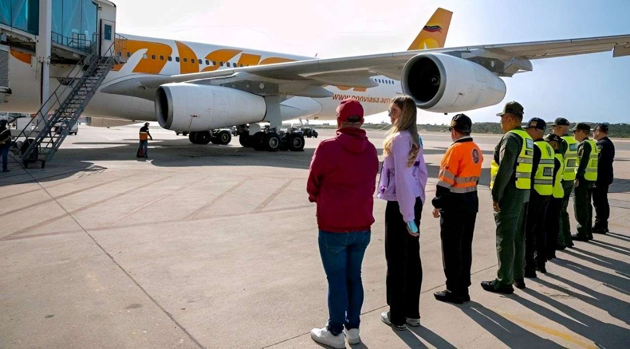 Llegan a Venezuela siete menores deportados desde EEUU junto a 230 migrantes más