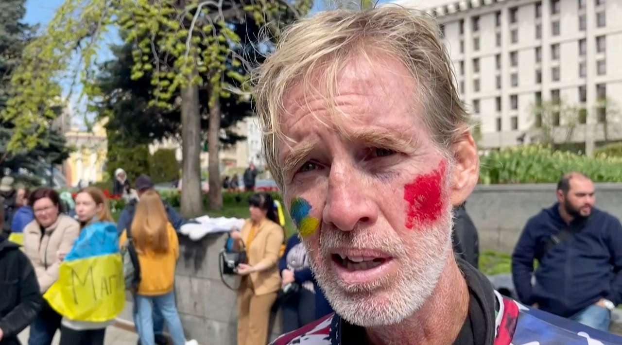 Atacante de Trump renuncia a sus abogados y se defenderá solo en juicio federal