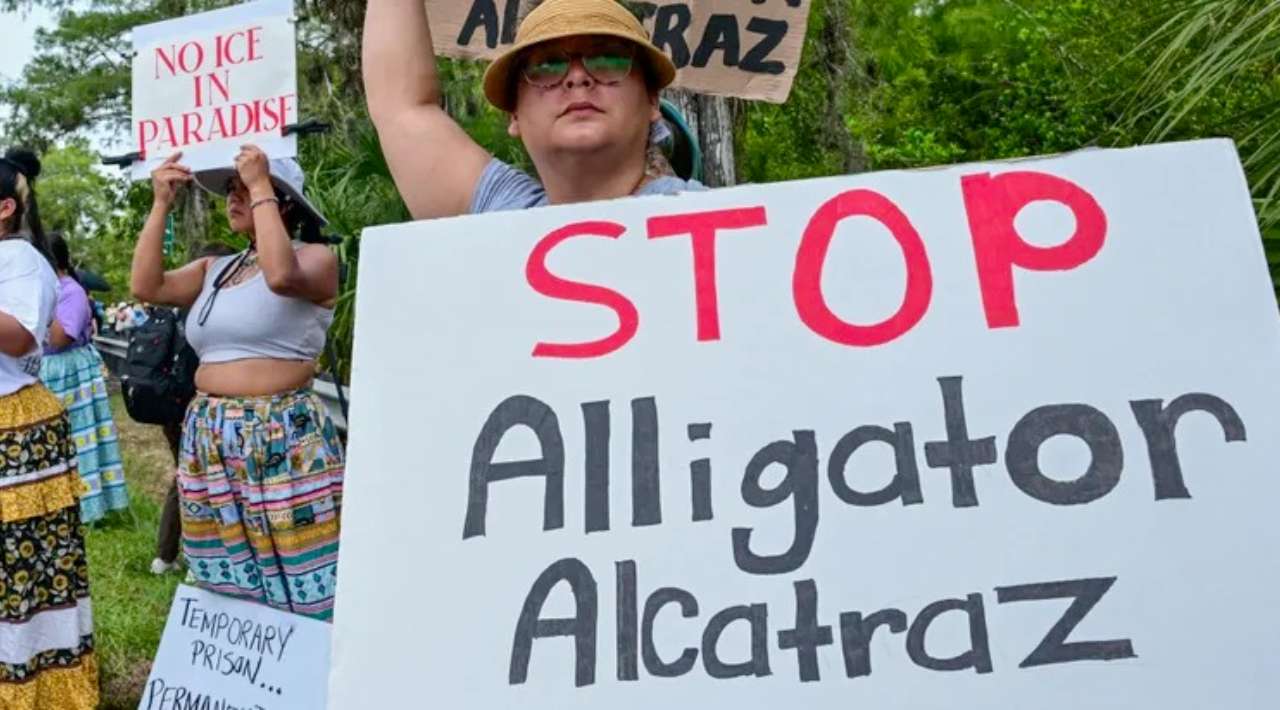 Organizaciones civiles exigen cierre inmediato de Alligator Alcatraz por condiciones “inhumanas”