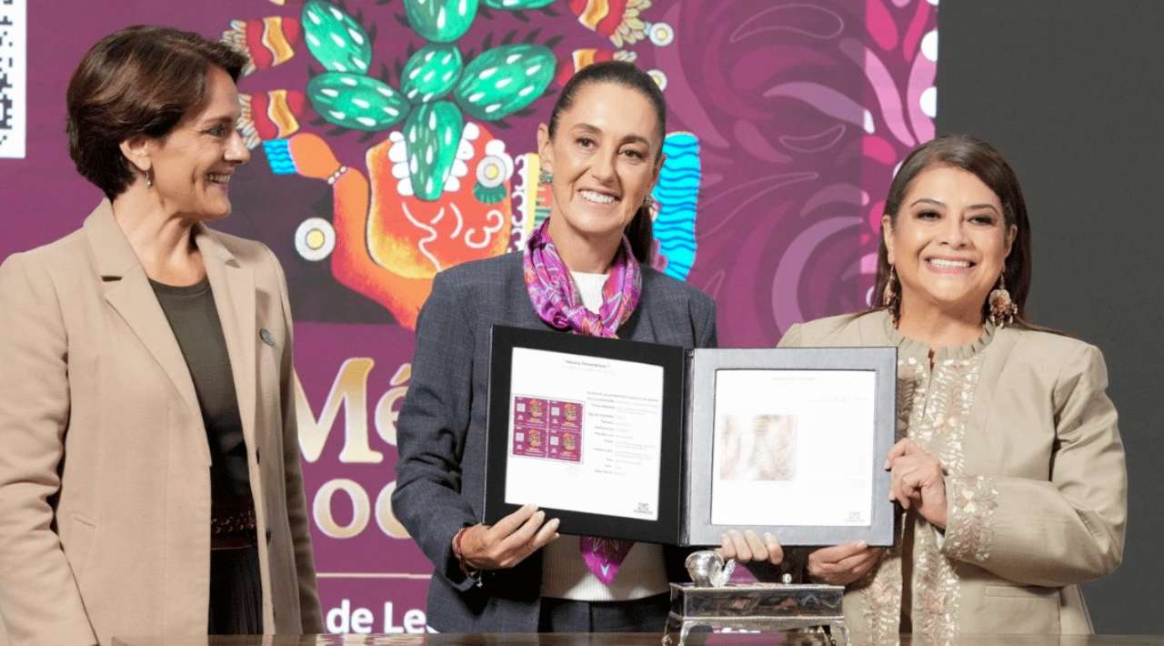Presenta Gobierno Federal y el de la CDMX timbre postal por los 700 años de la fundación de México-Tenochtitlán