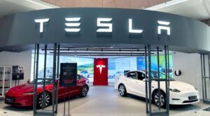 Tesla reporta impacto de 300 millones por aranceles de Trump en segundo trimestre