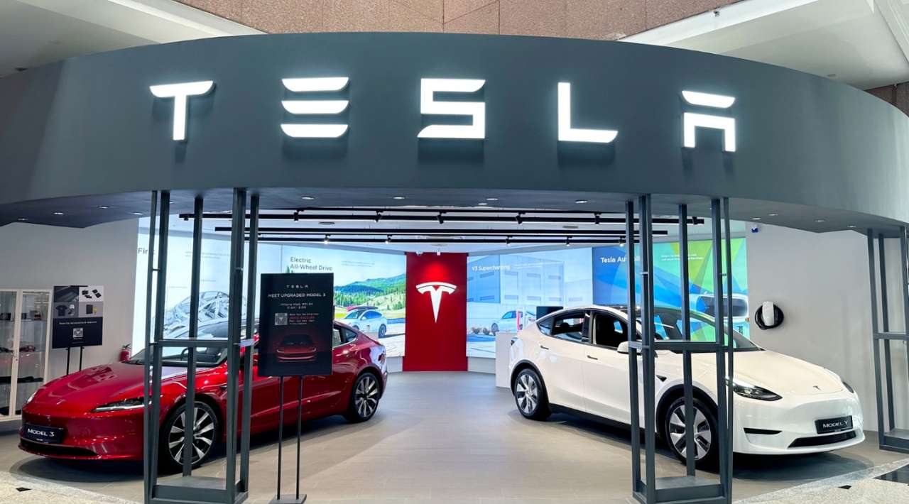 Tesla reporta impacto de 300 millones por aranceles de Trump en segundo trimestre
