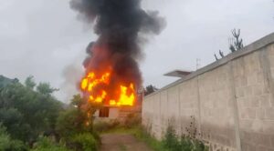Explota vivienda usada como bodega de huachicol en Tepetitlán, Hidalgo