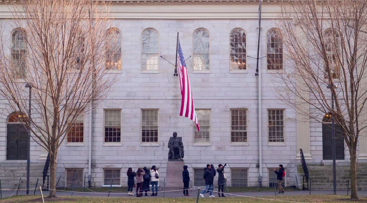 Departamento de Seguridad ordena a Harvard entregar documentos de estudiantes extranjeros
