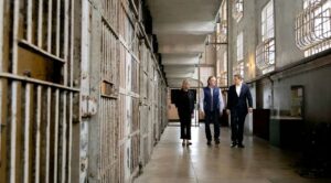 Autoridades visitan Alcatraz tras aval presidencial para su reapertura