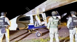 ¡México rectifica!, aeronave interceptada en Colima no sobrevoló espacio aéreo salvadoreño: Harfuch