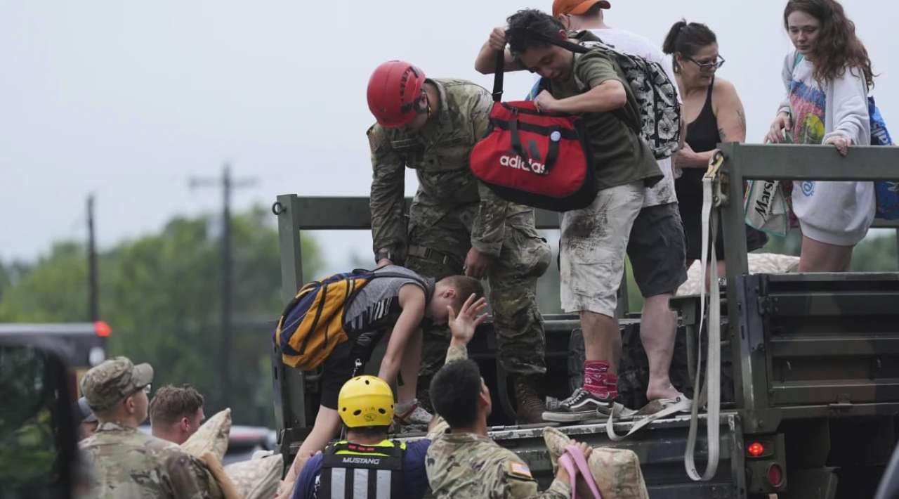 SRE brinda asistencia a 30 mexicanos afectados por inundaciones en Texas