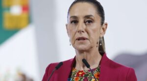 Exconsejeros del INE podrán participar en debate electoral, pero sin privilegios: Sheinbaum