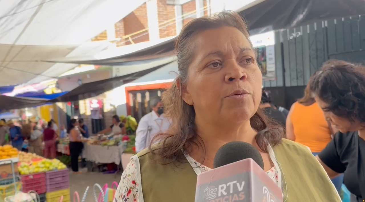 Aumentan ventas en tianguis de Tetecala por temporada vacacional