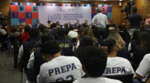 UNAM entrega 140 mil libros a estudiantes de nuevo ingreso en bachillerato