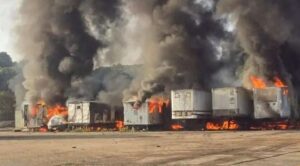 Se incendian tractocamión y 5 cajas secas en complejo Pajaritos, Veracruz