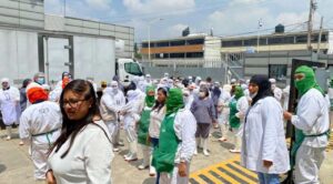 Fuga de químico intoxica a 100 trabajadores en Tlalnepantla