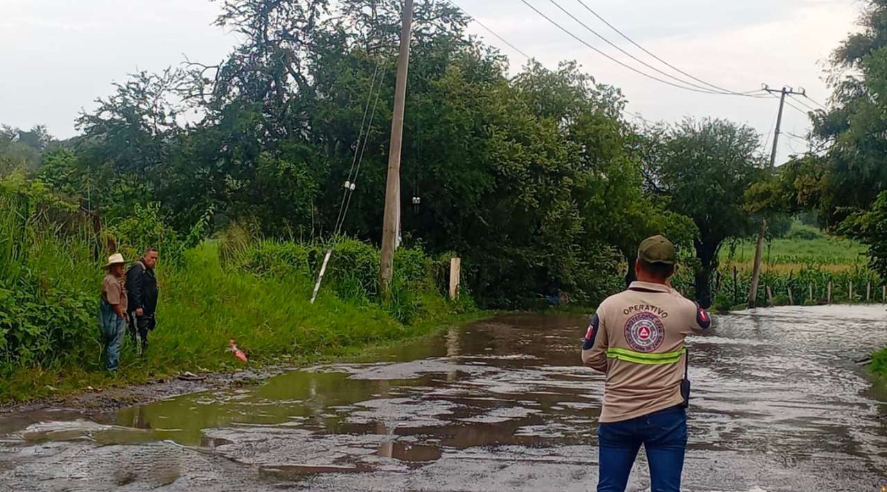 Lluvias provocan cierres viales y afectaciones en Tlaltizapán