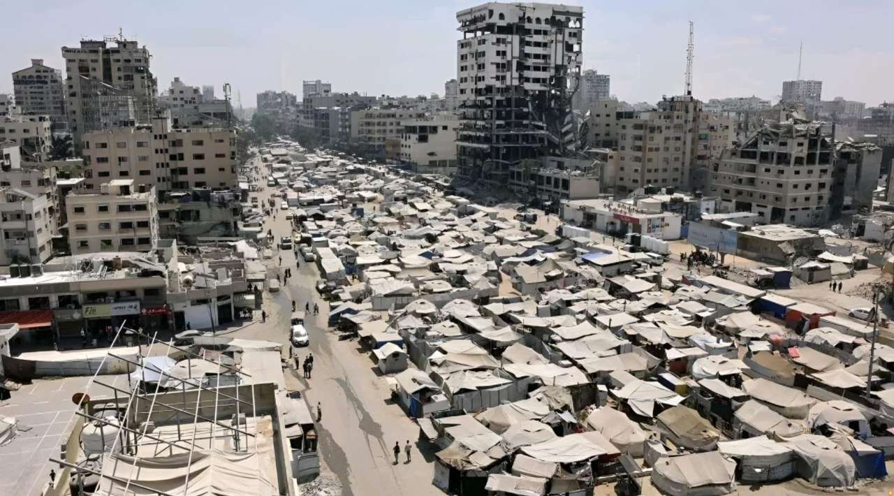 Israel intensifica ofensiva en Gaza; crece crisis humanitaria