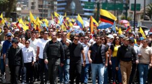 Noboa encabeza marcha contra la Corte Constitucional de Ecuador