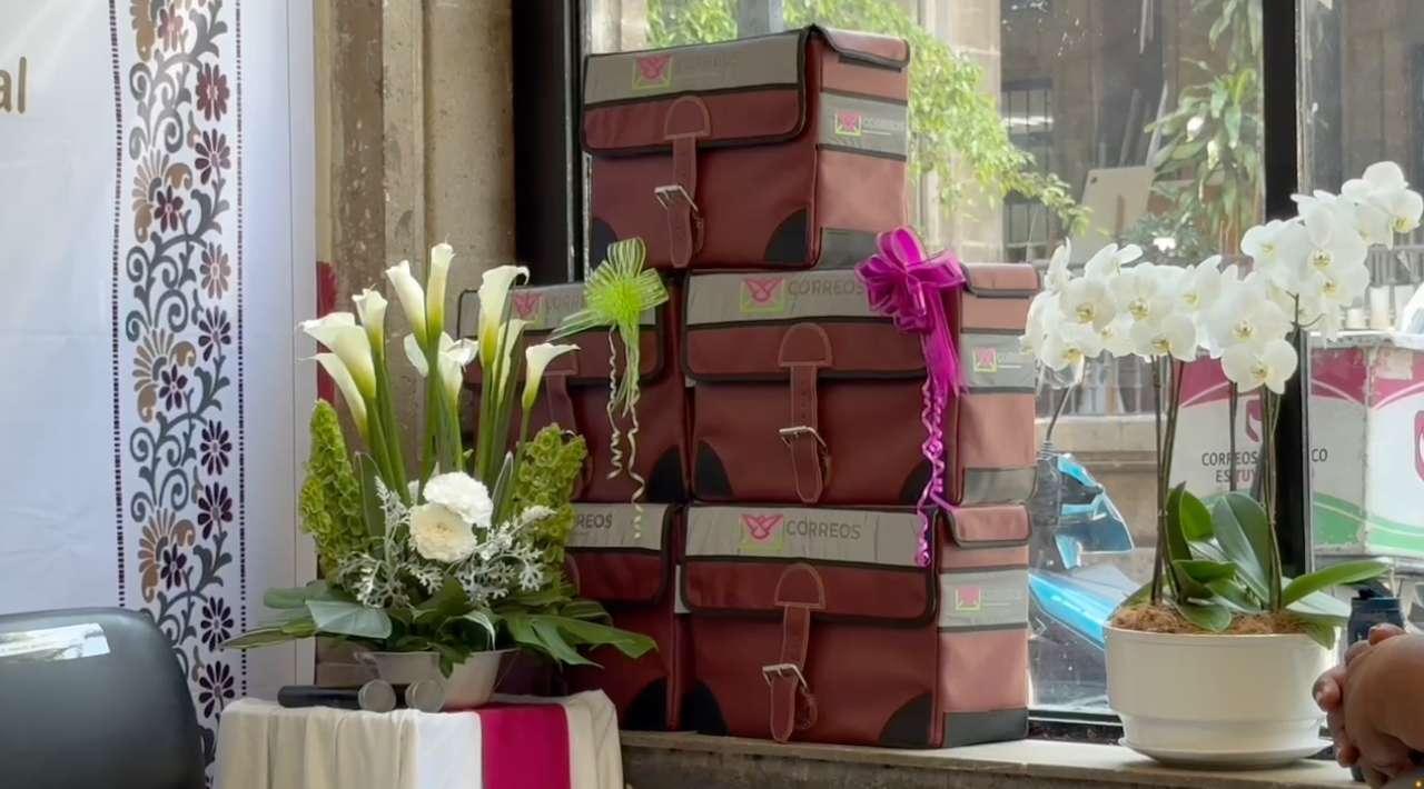 Entregan alforjas a trabajadores de Correos de México en Morelos