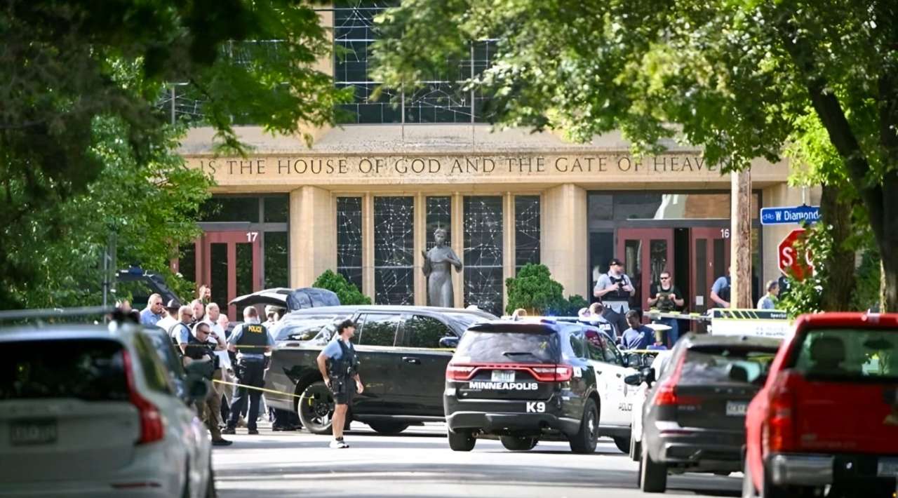 EE.UU. investiga tiroteo en escuela católica de Minneapolis como “crimen de odio” y “terrorismo doméstico”