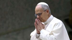 Papa León XIV pide cesar el uso indiscriminado de la fuerza y el desplazamiento forzado en Gaza