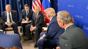Putin y Trump acuerdan elevar rango de negociaciones de paz en Ucrania