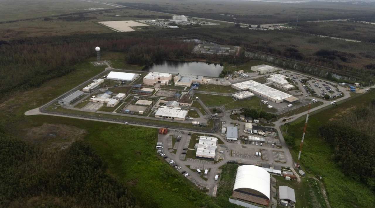 Ordenan cierre del centro de detención Alligator Alcatraz en Florida