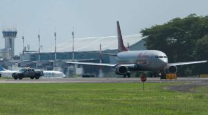 Venezuela recibe a 372 migrantes repatriados desde México y Bolivia