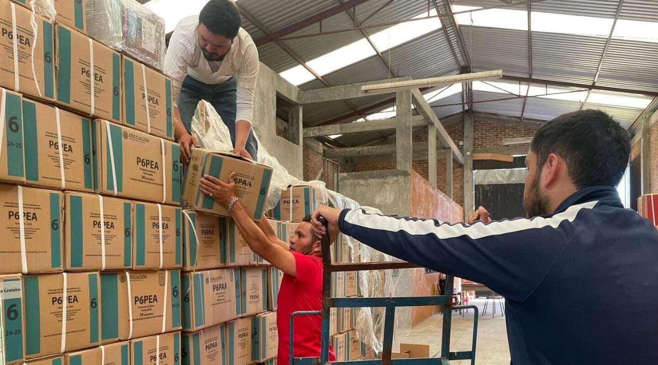 SEP distribuye la totalidad de libros de texto gratuitos para ciclo escolar 2025-2026