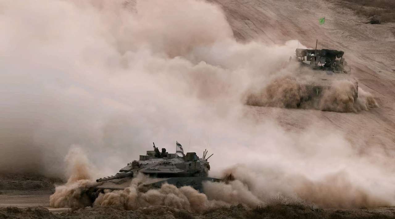 Tanques israelíes destruyen casas y fuerzan huida de palestinos en Gaza