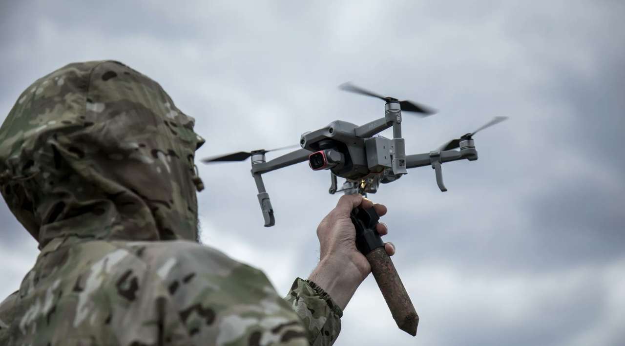 Drones con explosivos, la nueva amenaza de grupos ilegales en Colombia