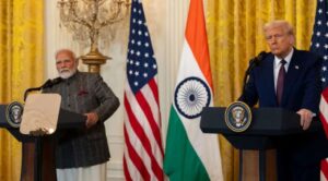 Entran en vigor los aranceles de Trump a India por compra de petróleo ruso