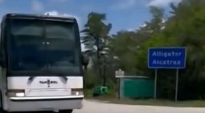 Trasladan a más de 230 migrantes tras cierre de Alligator Alcatraz en Florida