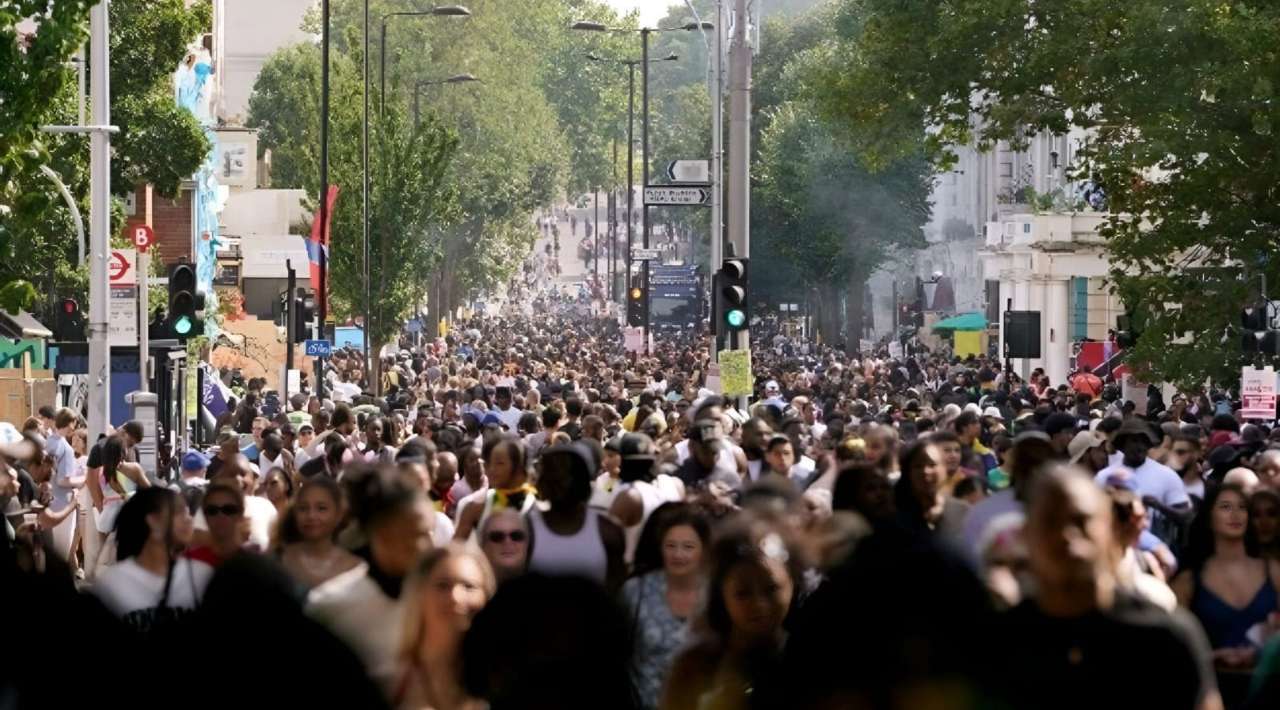 Incautan armas y detienen a 100 personas previo al Carnaval de Notting Hill en Londres