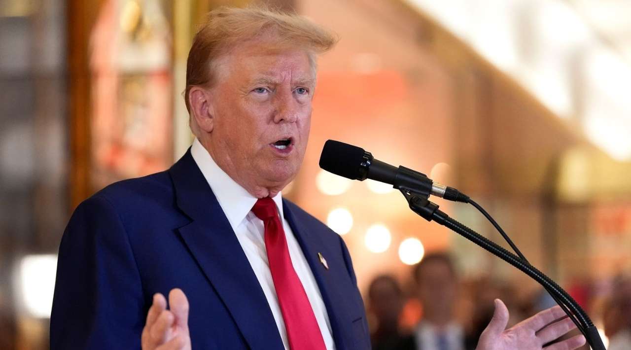 Trump amenaza con aranceles a países que afecten a tecnología de EEUU