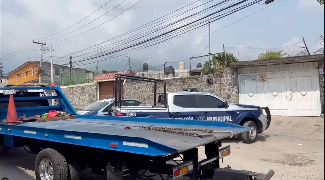 Recupera policía camioneta con reporte de robo tras persecución en Cuernavaca