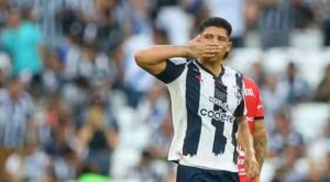 Víctor Guzmán deja la concentración del Tri y regresa a Rayados para continuar su recuperación