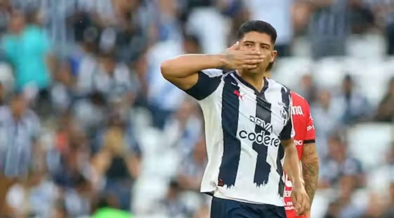 Víctor Guzmán deja la concentración del Tri y regresa a Rayados para continuar su recuperación