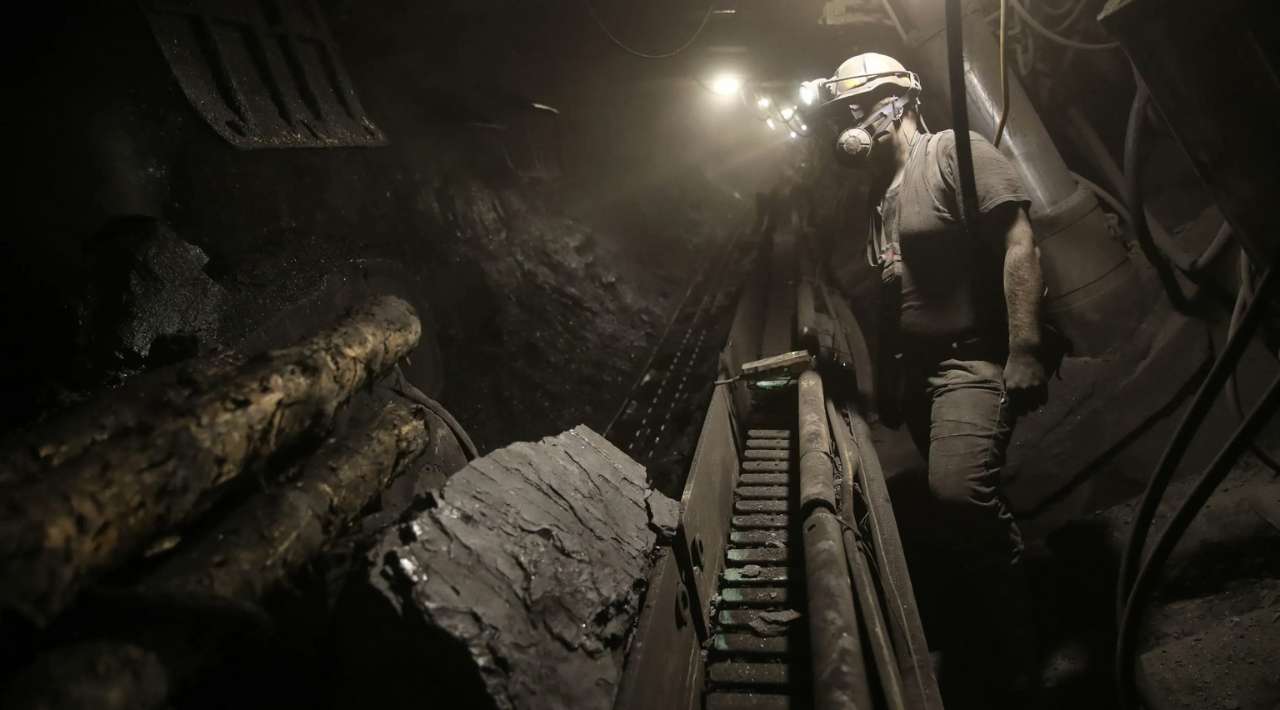 Ataque ruso deja un muerto y 150 mineros atrapados en Ucrania