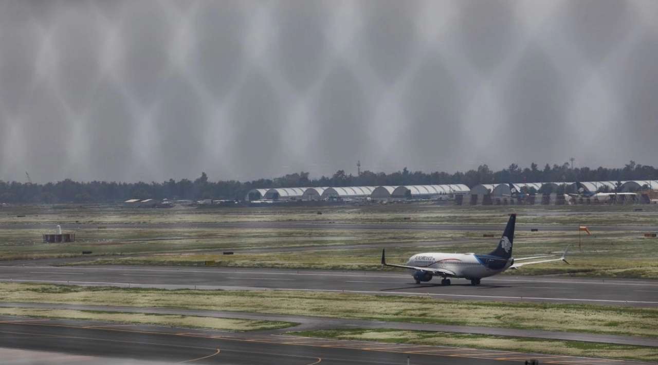 AICM alerta por posibles retrasos en vuelos ante lluvias en la capital