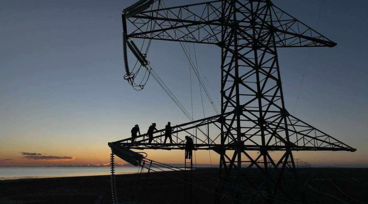 Gobierno invertirá 8 mil 177 mdd en nuevas líneas de transmisión eléctrica
