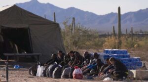 ICE detienen a 25 trabajadores migrantes de la construcción en Pensilvania