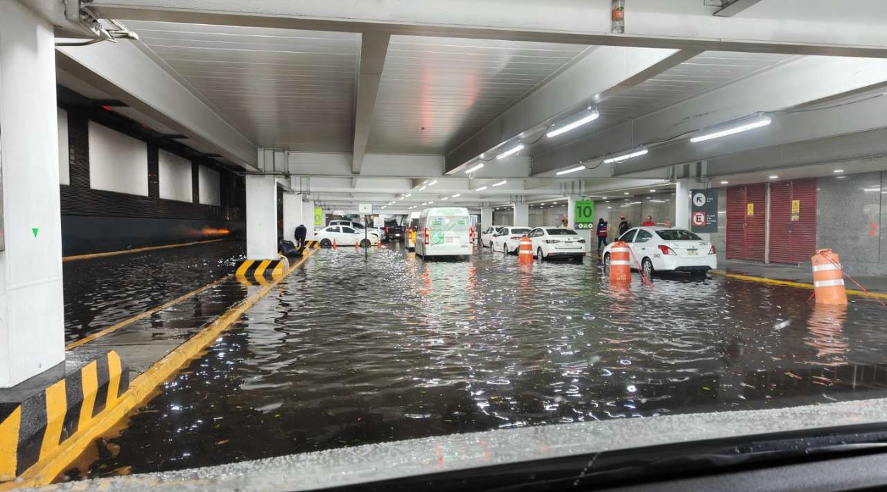 Autoridades coordinan acciones para mantener operación del AICM tras lluvias