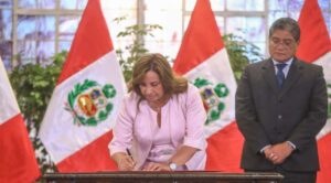 Promulga Perú ley de amnistía a militares acusados de violar derechos humanos