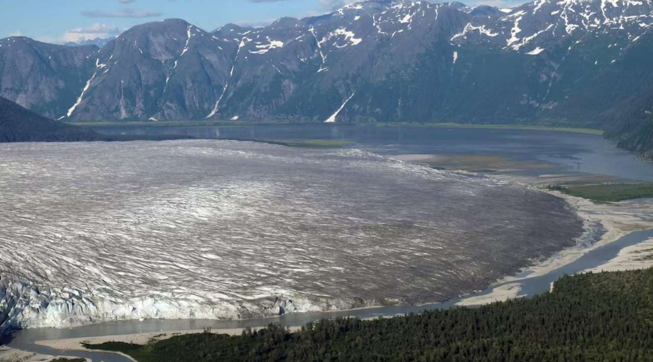 Evacuación masiva en Alaska, por inminente inundación tras ruptura de glaciar