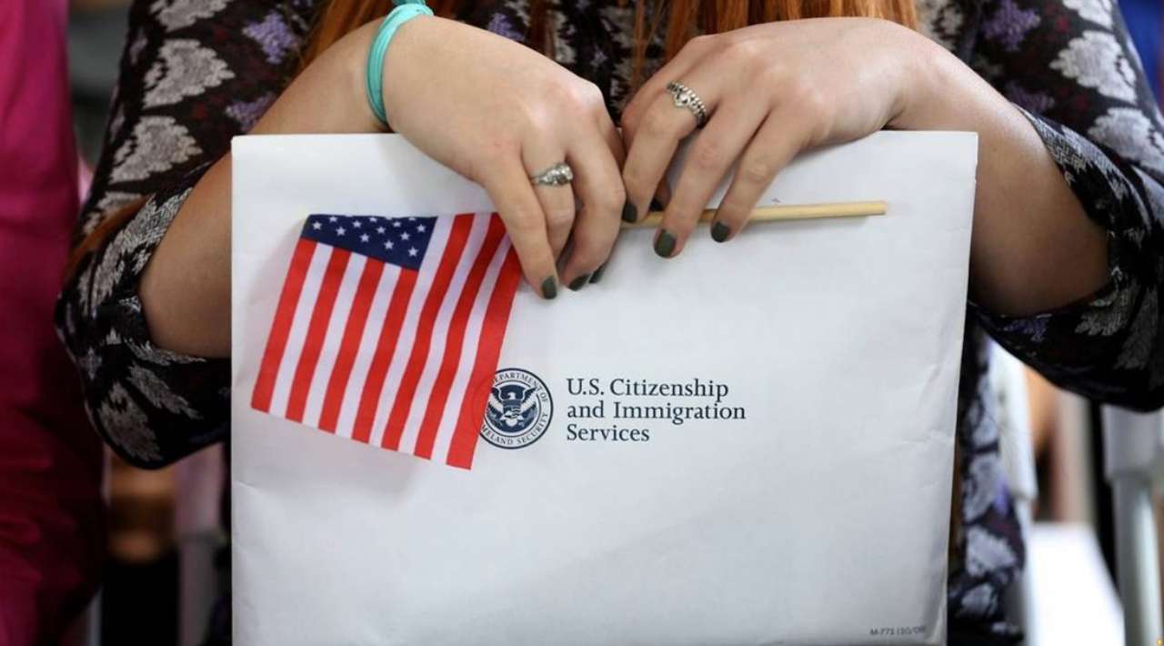 Trump busca endurecer examen de ciudadanía en EE.UU.