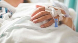 Tasa de mortalidad en México baja 2% en primer trimestre de 2025; enfermedades del corazón lideran defunciones: INEGI