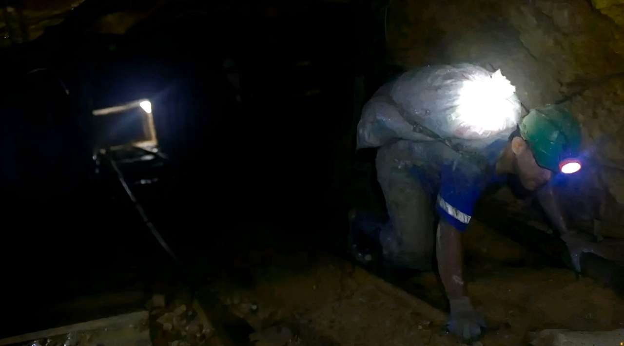 Derrumbe en mina de oro de Colombia deja 25 trabajadores atrapados