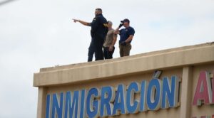 Mexicano resulta herido en tiroteo contra oficina de ICE en Dallas