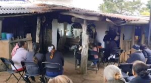 Velan en Michoacán restos de migrante asesinado en redada en EE.UU.