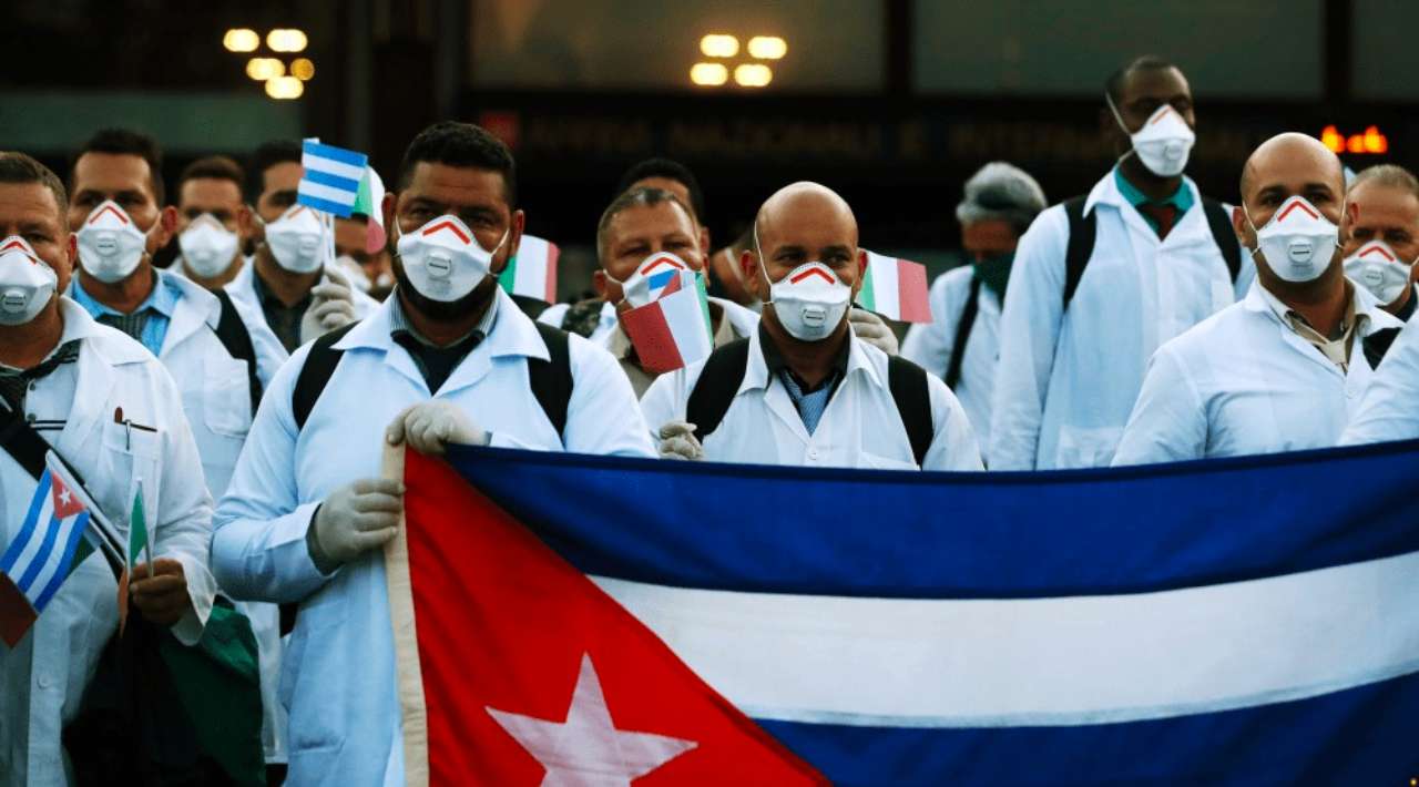 Gobierno Federal asegura continuidad de médicos cubanos y destaca tratamiento contra pie diabético