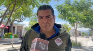 Lluvias provocan caída de árbol sobre escuela primaria en Puente de Ixtla